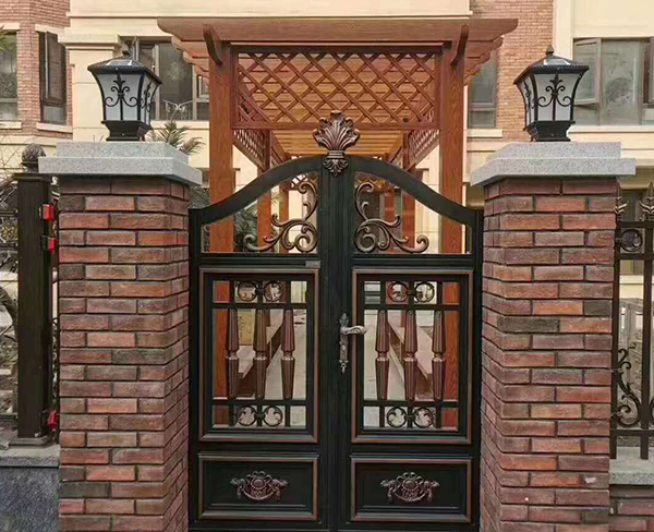 内蒙古铜门铝艺庭院大门的好处和特色有哪些你知道吗？